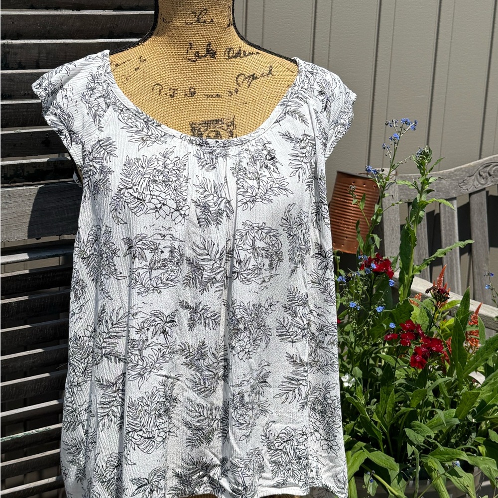 LOFT Black and White Floral Blouse